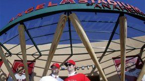Pujols recibe gran bienvenida de aficionados de Angelinos