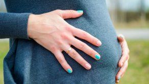 El promedio de edad de madres primerizas sube a 26 años en EEUU