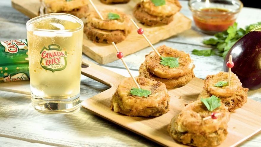 Tapitas de berenjena y queso apanadas