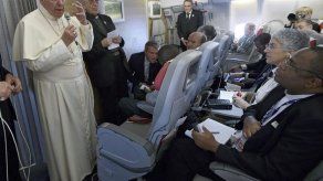El papa Francisco regresa a Roma tras su primer viaje a África El papa Francisco regresa a Roma tras su primer viaje a África
