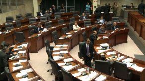 Surgen reacciones por reunión entre Varela y diputados PRD