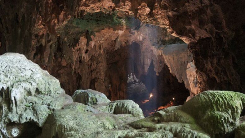 Huesos en caverna filipina revelan nuevo primo de ser humano