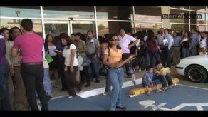 Denuncian incomodidades y largas filas en Migración