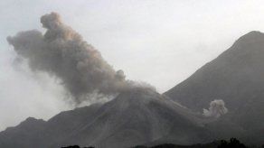 Volcán Santiaguito registra fuerte erupción de cenizas en Guatemala