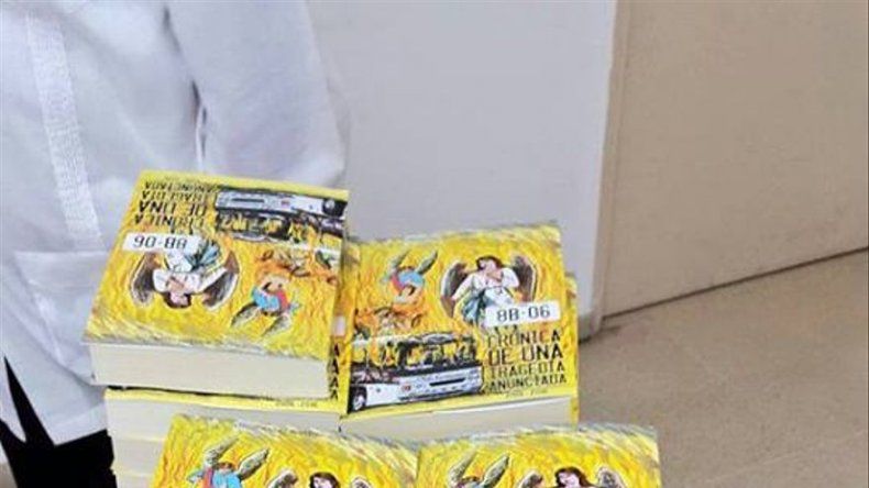 Presentan libro 8B-06 Crónica de una tragedia anunciada
