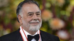 Coppola imprime sus huellas en el Teatro Chino de Hollywood