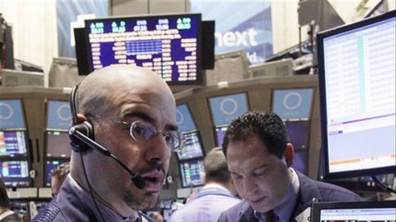 Wall Street cierra mixta tras día de enormes alzas