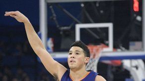 Alex Len y Eric Bledsoe comandan triunfo de Suns ante Magic