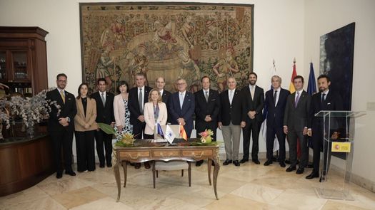 El BEI y Naturgy firman un préstamo de 300 millones de dólares.