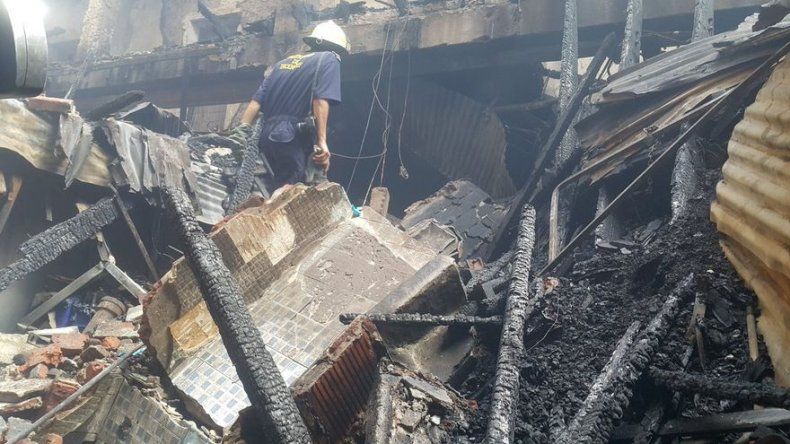 Hallan cuerpo de segunda víctima del incendio en edificio de la Plaza 5 de Mayo