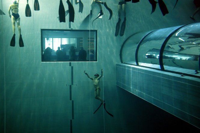 Buceo libre en la piscina más profunda del mundo