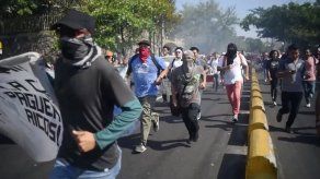 Medio millar de salvadoreños marchan para rechazar la privatización del agua