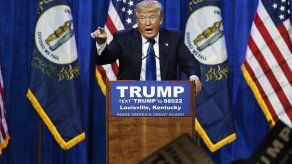 Juez rechaza argumentos de Trump frente a manifestantes