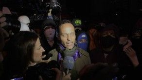 Piloto acusado de terrorismo en Venezuela aparece en marcha