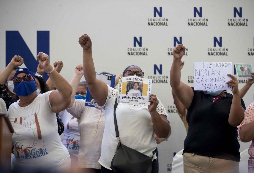 Familiares de presos políticos en Managua
