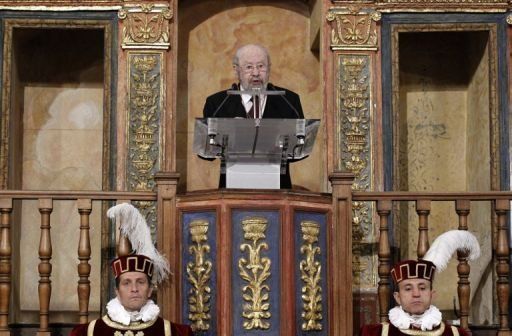 Caballero Bonald pide más humanismo contra crisis