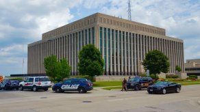 Balacera en sala de juzgados en Michigan deja 3 muertos