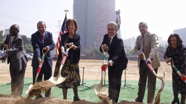 Ponen primera piedra para nueva embajada de EEUU en México