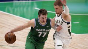 Bucks se dejan remontar de Mavs