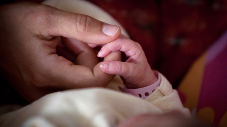 Mujer en estado de muerte cerebral desde hace 4 meses da a luz a bebé en Portugal