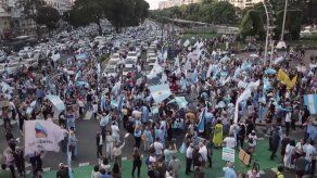 Buenos Aires desafía decreto presidencial para suspender clases presenciales.