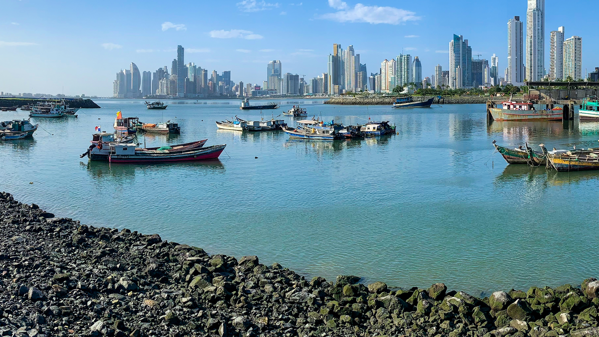Fitch Ratings recalifica a Panamá a BB+, pero esta es una perspectiva estable