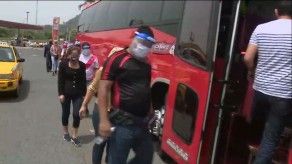 Unos 90 nicaragüenses esperan permiso para poder regresar a su país