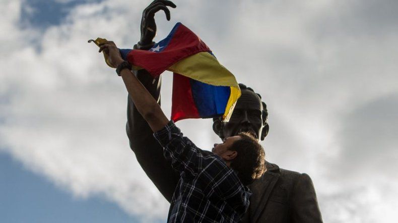 Oposición venezolana dice comicios son rebelión y que respetará resultados