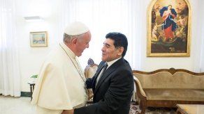 Papa Francisco recibe de nuevo a Maradona Papa Francisco recibe de nuevo a Maradona