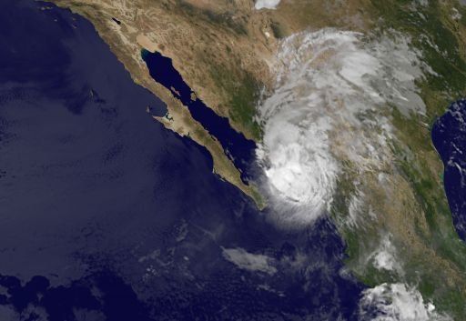 El huracán Manuel toca tierra en el estado mexicano de Sinaloa
