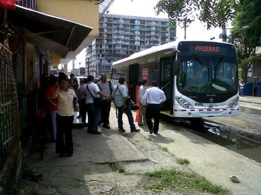 ATTT y Mi Bus instalan mesa de trabajo para solucionar problemas