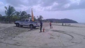 Colocan bandera amarilla en playas del Caribe y Pacífico panameño