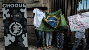 Protestas bloquean estaciones policiales en Río de Janeiro