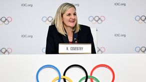 Kirsty Coventry es la primera mujer en presidir el COI.