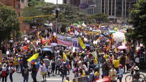 Nuevas protestas anteceden diálogos para superar crisis social en Colombia