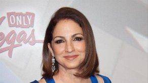 Gloria Estefan envía mensajes de texto con emoticonos besucones