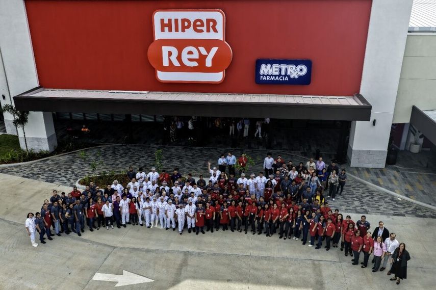 Primer HIPER REY abre sus puertas en Los Pueblos Primer HIPER REY abre sus puertas en Los Pueblos