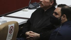 El presidente de Nicaragua Daniel . Ortega y sus funcionarios niegan haber violado los derechos humanos y aseguran que el gobierno fue víctima de un “fallido golpe de Estado” apoyado por Estados Unidos.