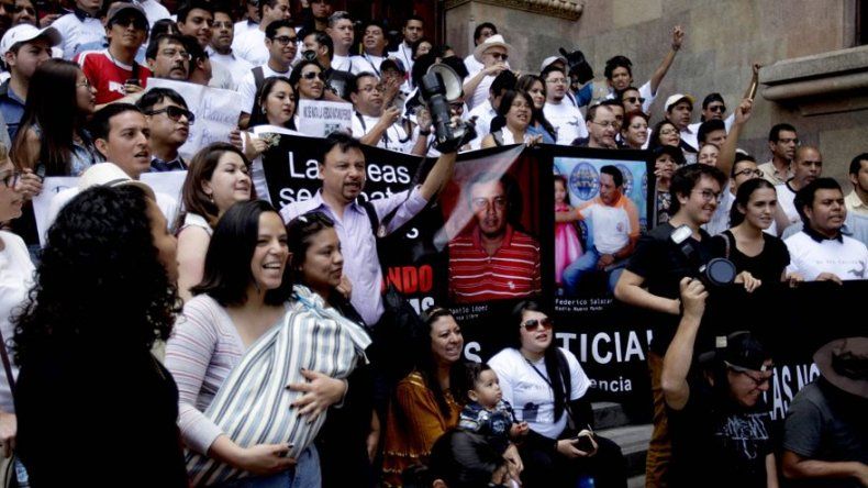 Periodistas en Guatemala protestan por muerte de colegas