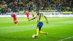 Eric Davis vuelve a darle la victoria al FC DAC; Penedo tapó un penal con Dinamo