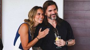 Juanes junto a su esposa Karen Cecilia Martínez.