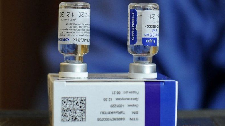 La vacuna rusa Sputnik V es eficaz contra la cepa británica, dice regulador