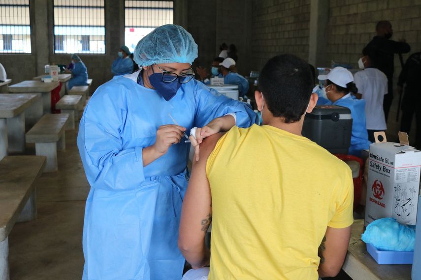 Jornadas de vacunación contra covid-19 en centros penitenciarios.