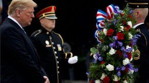 Trump rinde tributo en Twitter a soldados estadounidenses caídos en combate