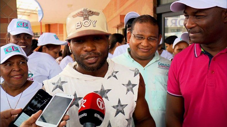 Boxeador Jezreel Corrales se inscribe en Cambio Democrático
