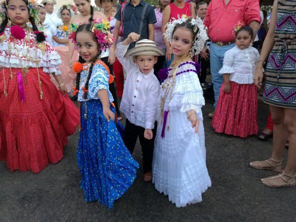 Recorrido de tunas en Santo Domingo de Las Tablas