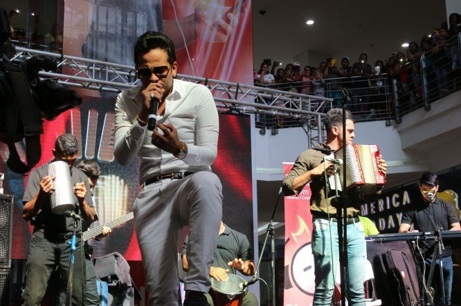 Orlando Liñan en concierto en Panamá
