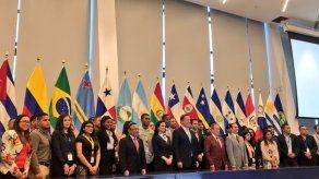 Varela pide a jóvenes trabajar por una A.Central justa y digna