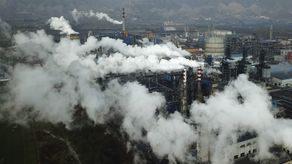 Cuando las muertes se calculan en tasa poblacional, Estados Unidos ocupa el puesto 31, con 43.6 muertes por polución por cada 100,000 habitantes.