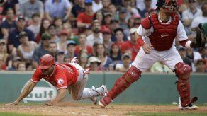 Angelinos vencen a Boston y se apuntan una serie más